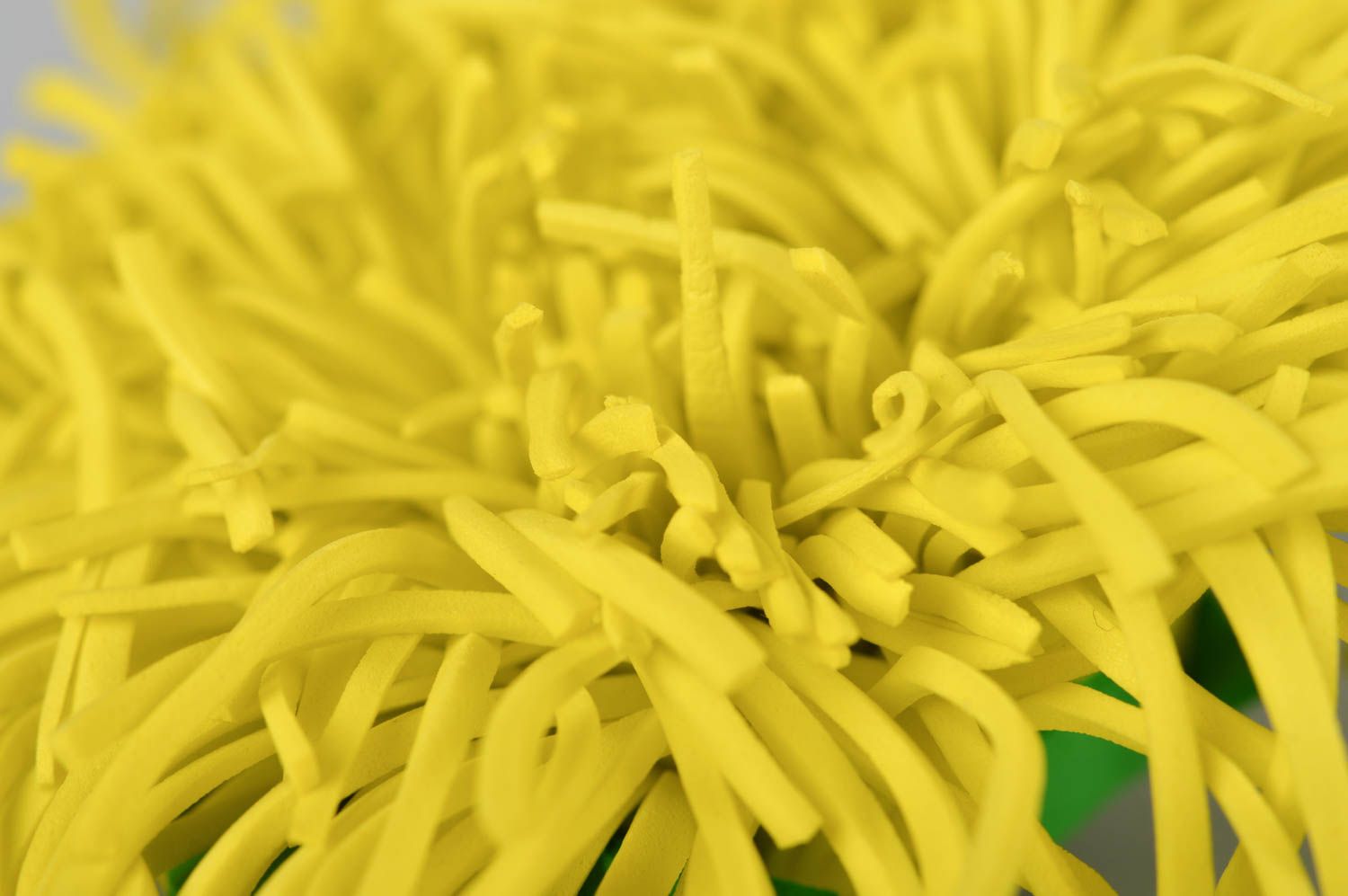 Брошь ручной работы заколка для волос цветок из фоамирана желтого цвета фото 5
