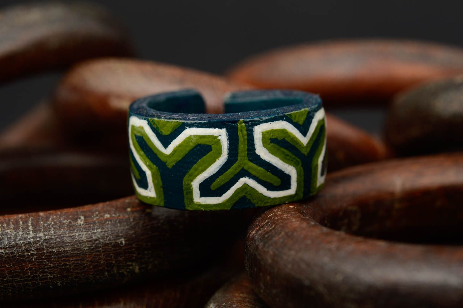 Кольцо ручной работы кожаный аксессуар зеленый оригинальное кольцо с росписью фото 1