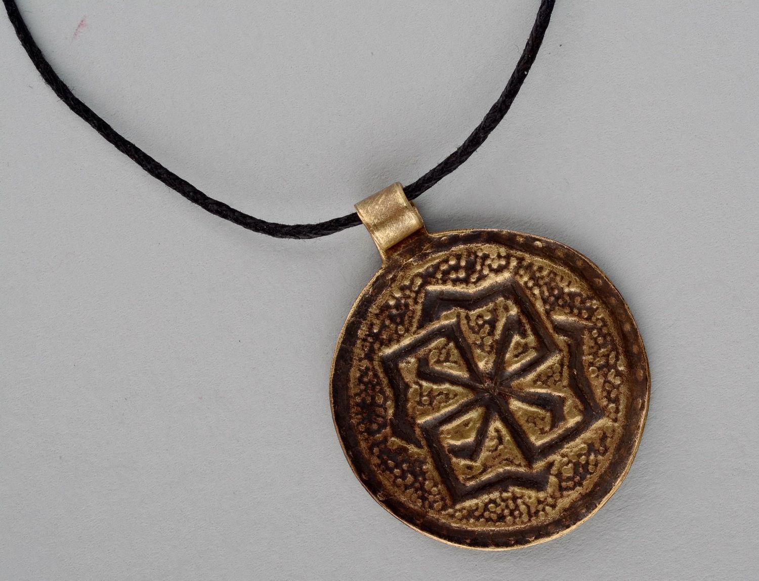Pendant made of brass with gilding Molvinets photo 4