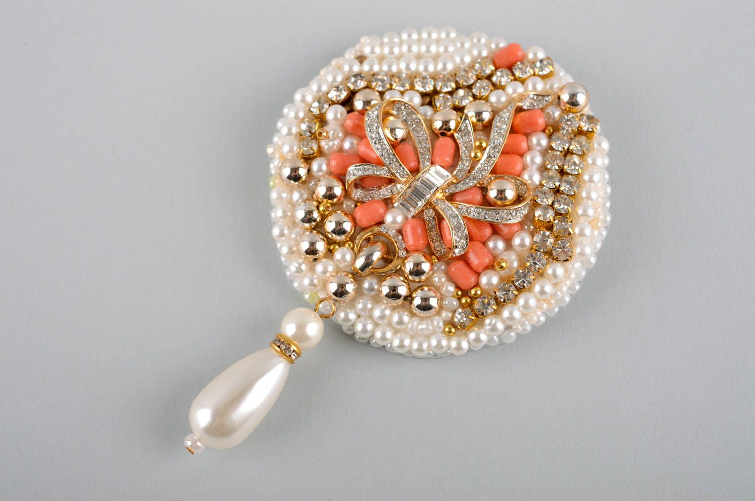 Broche ronde faite main Accessoire femme perles fantaisie Cadeau femme photo 2
