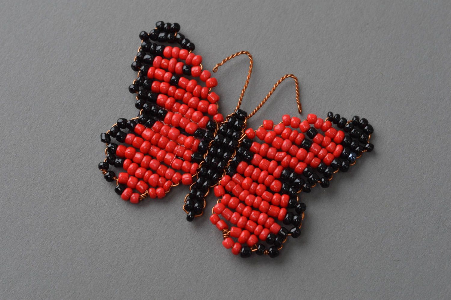 Magnet fait main petit décoratif original en forme de papillon noir rouge photo 2