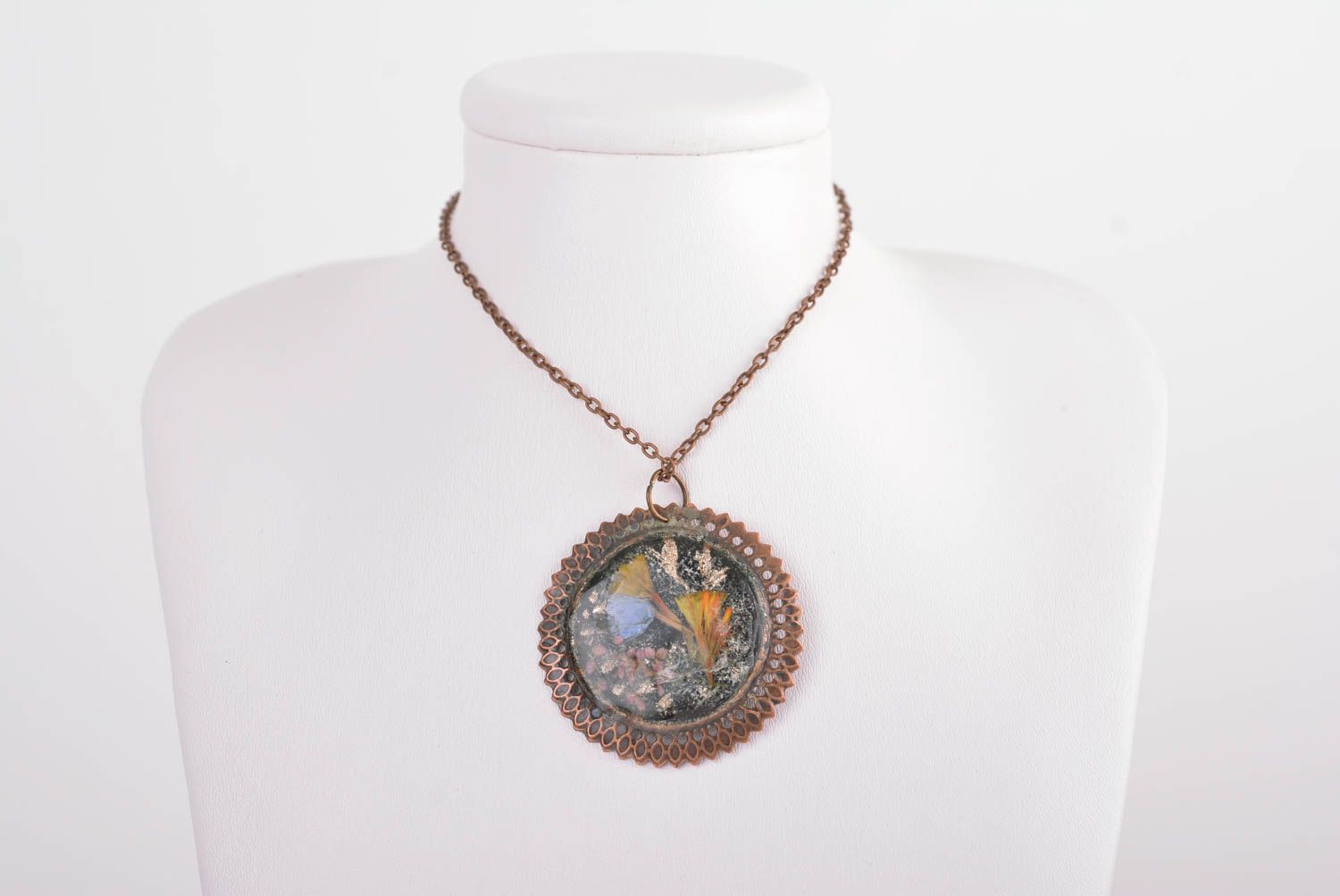 Round handmade flower pendant metal necklace botanical jewelry fashion tips photo 2