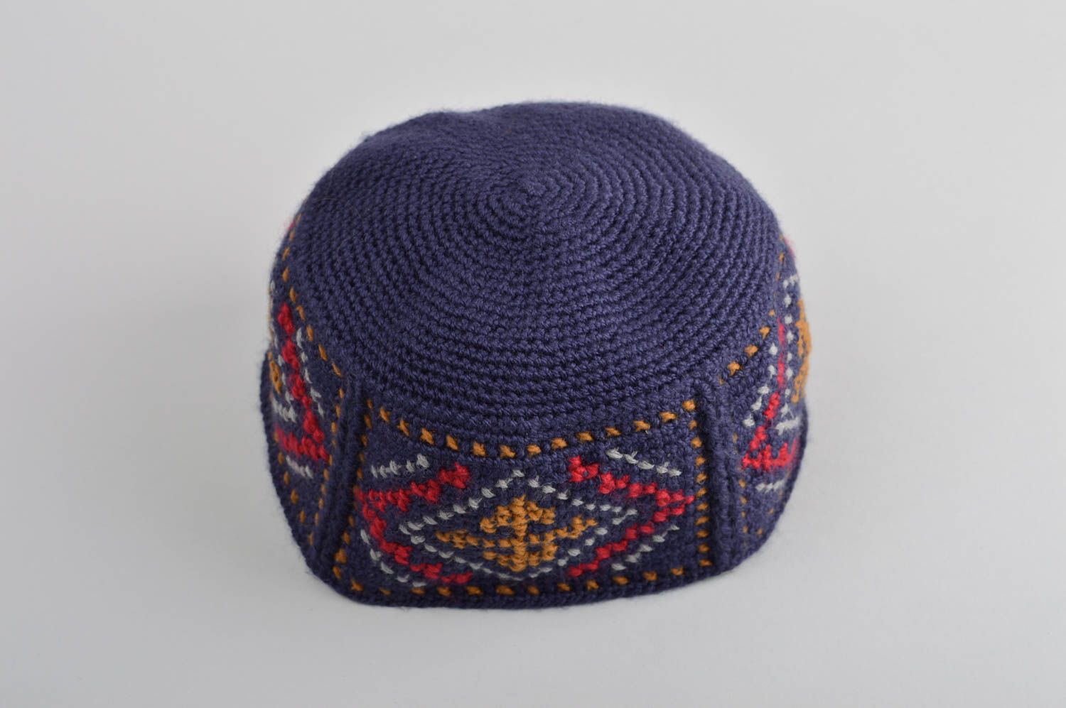 Вязаная шапка ручной работы мужская шапка красивая зимняя шапка фиолетовая фото 3