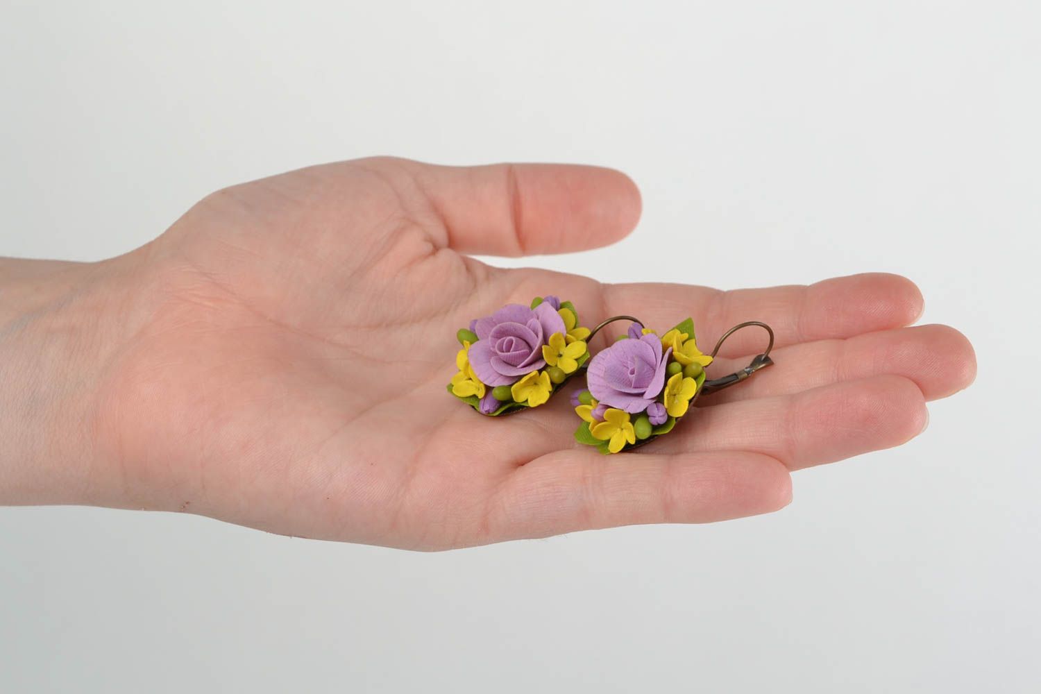 Boucles d'oreilles en porcelaine froide fleurs faites main originales design photo 2