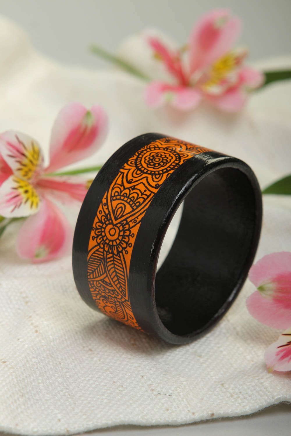 Широкий браслет на руку ручной работы браслет с росписью украшение из дерева фото 2