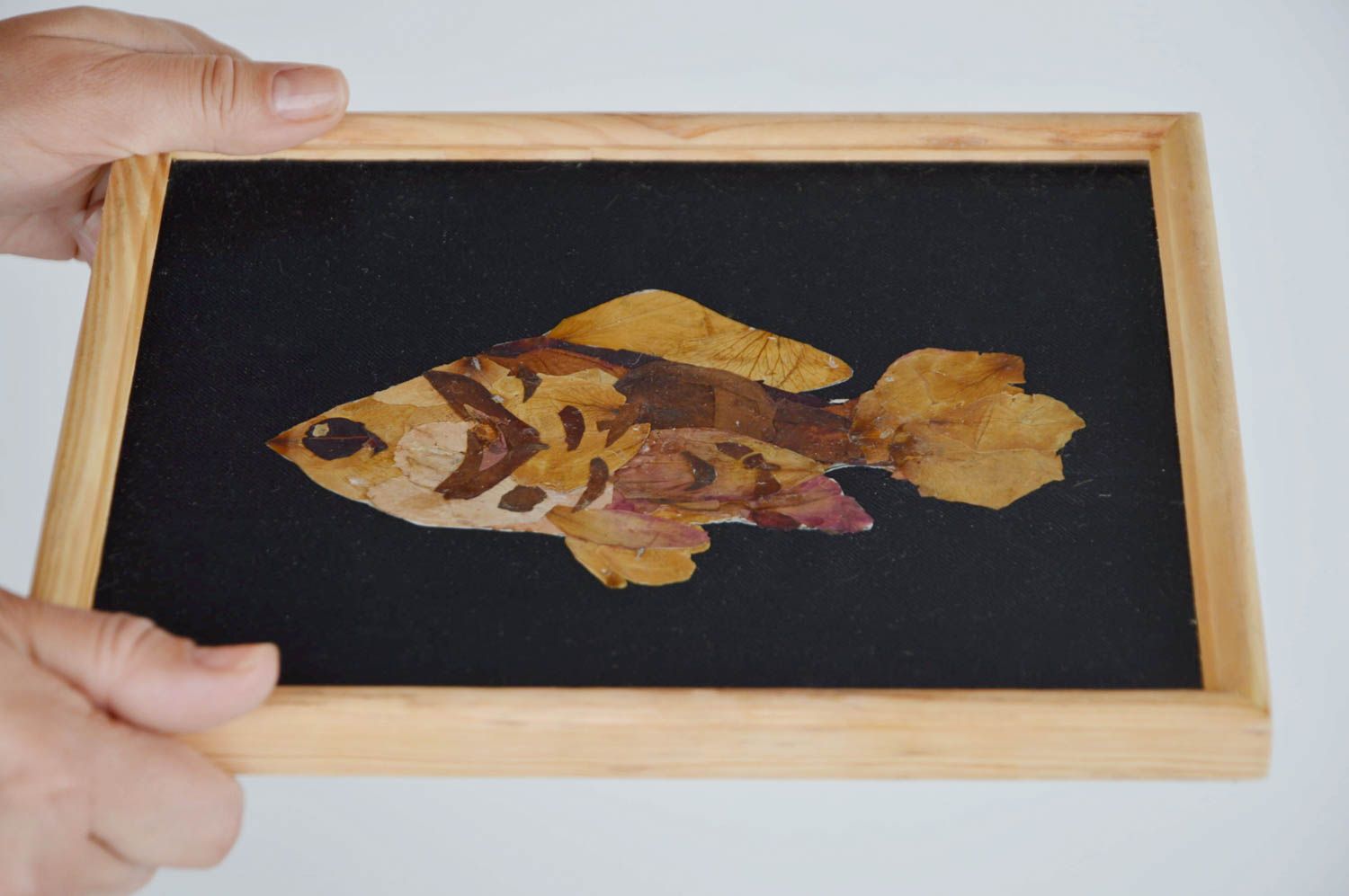 Картина из сухих листьев на ткани ручной работы авторская настенная Рыбка фото 3