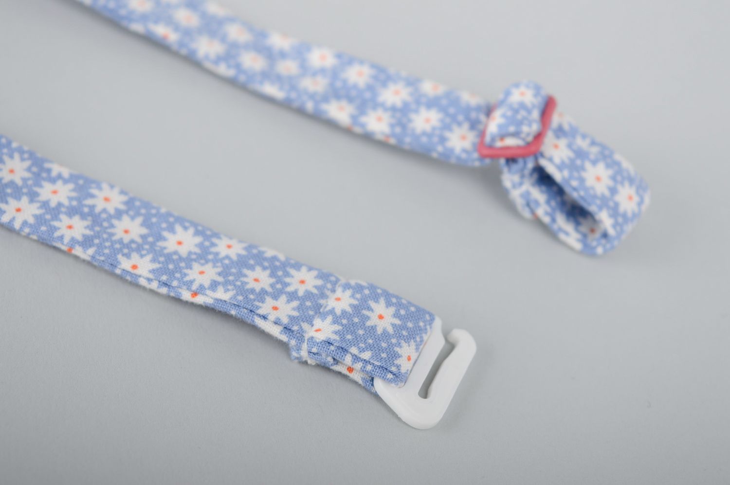 Handmade light fabric bow tie with floral print photo 4
