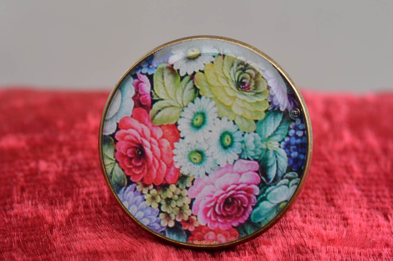 Handmade round-shaped vintage ring with epoxy resin decorated with decoupage  photo 3