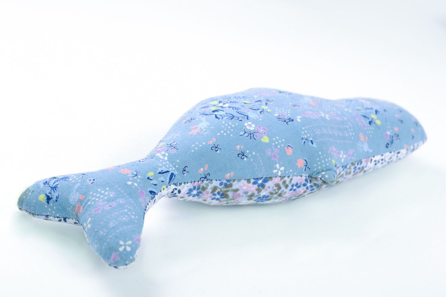 Petit jouet mou en tissu de coton Cachalot bleu à motif floral fait main photo 5
