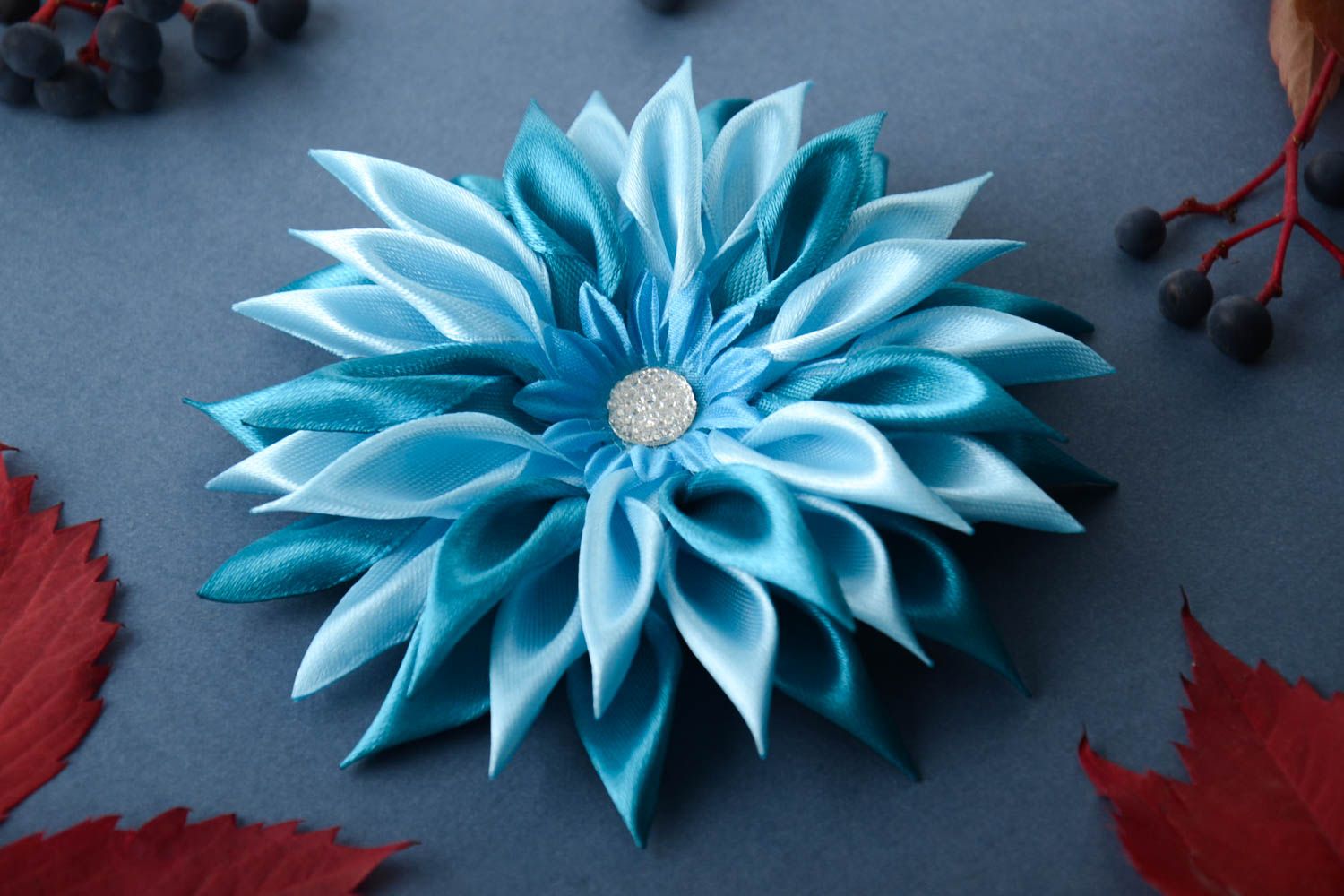 Blumen Haarspange handmade Mode Accessoire Haarspange mit Blume Haar Spange blau foto 1