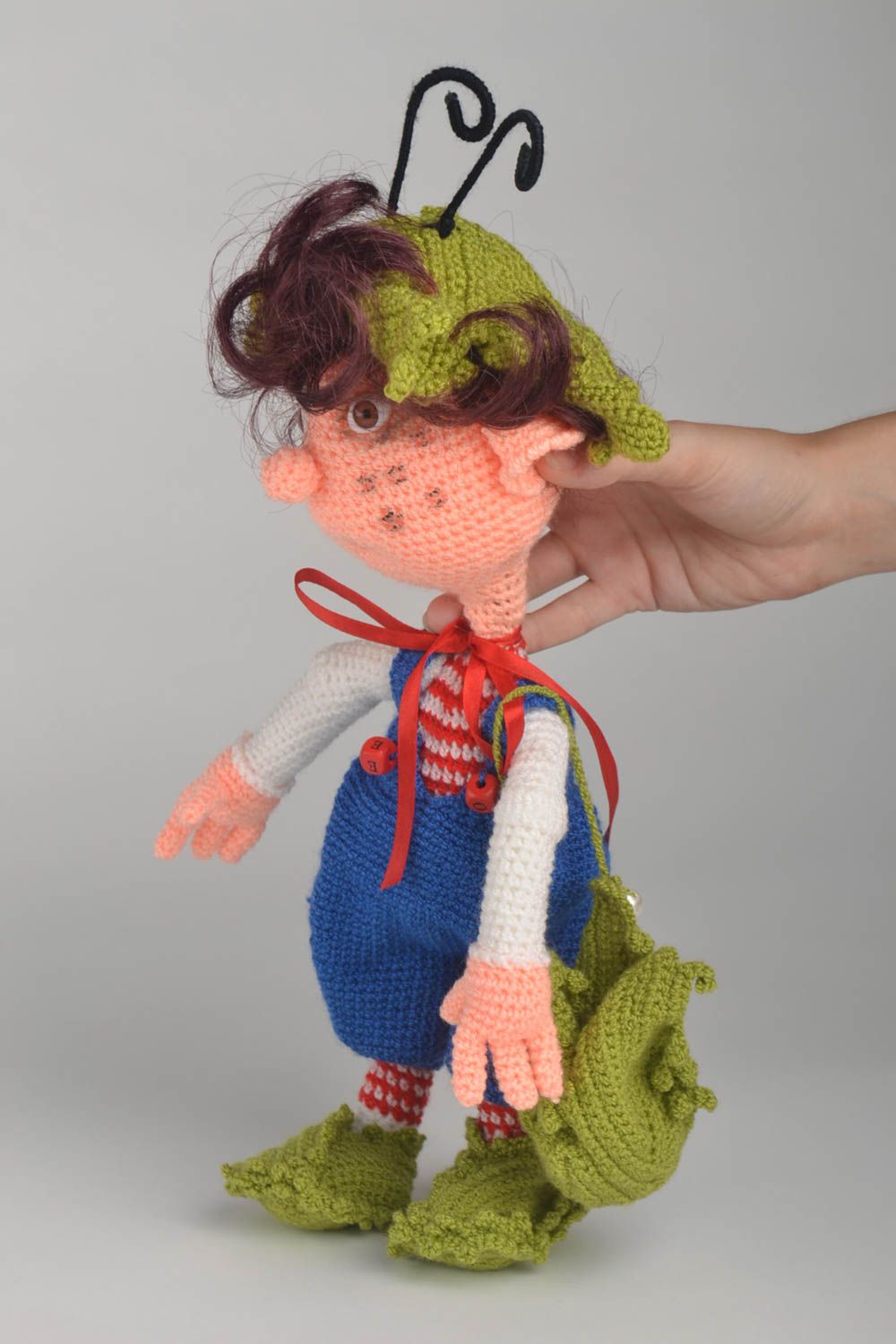 Jouet tricoté au crochet Peluche faite main Cadeau enfant forme de garçon-troll photo 5