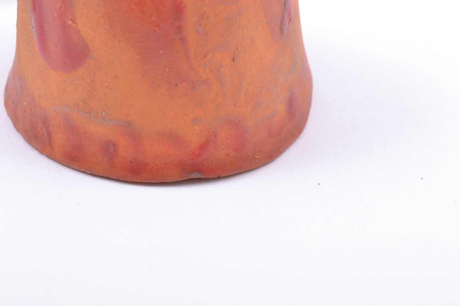 Clochette colorée à suspendre en argile faite main peinte de couleurs acryliques photo 4