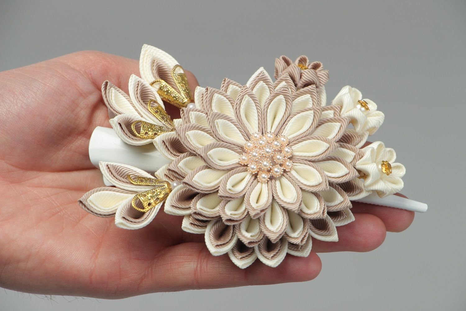 Beautiful handmade hair clip with kanzashi flower in white and cream color palette photo 4