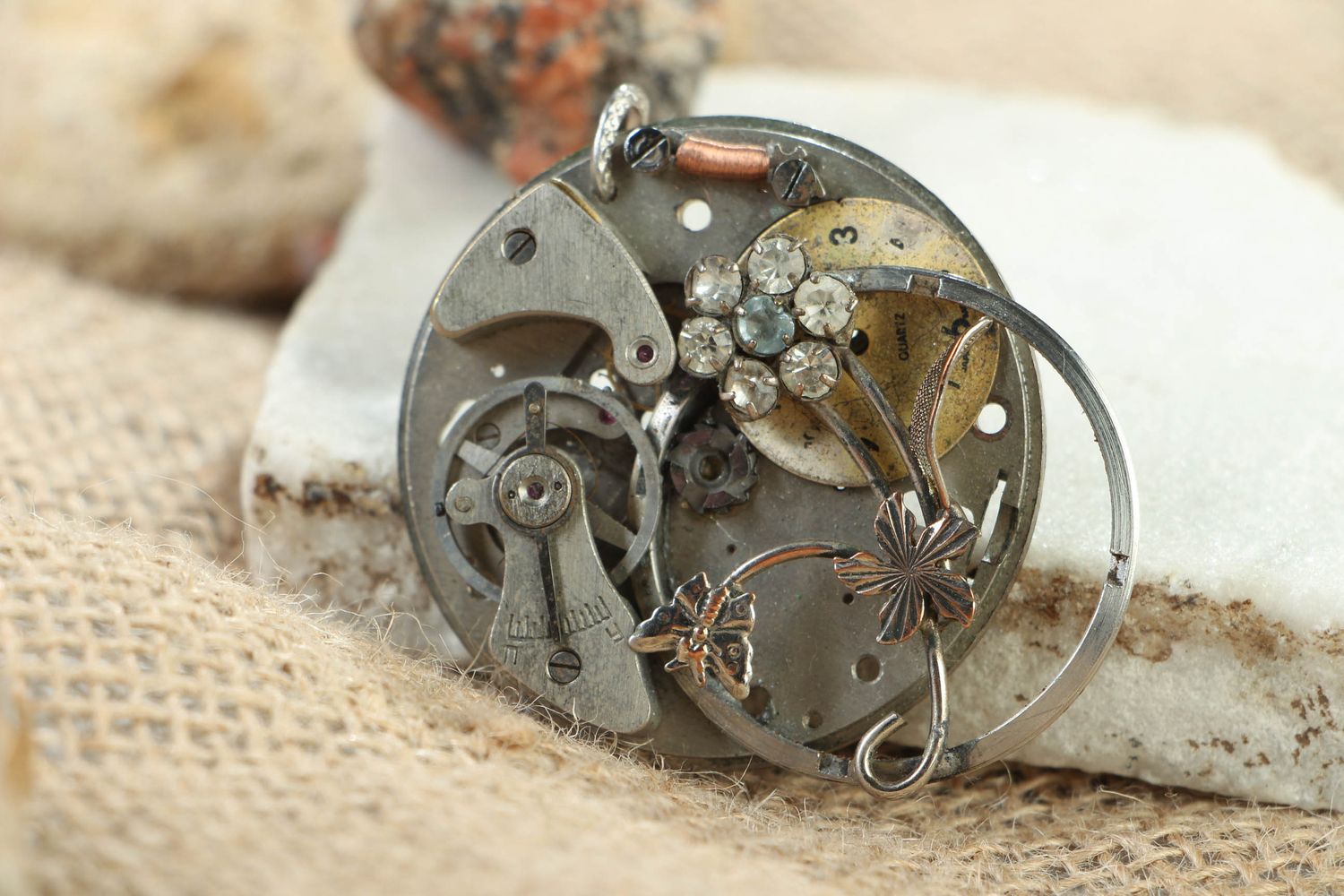 Designer pendant with clockwork mechanism photo 5