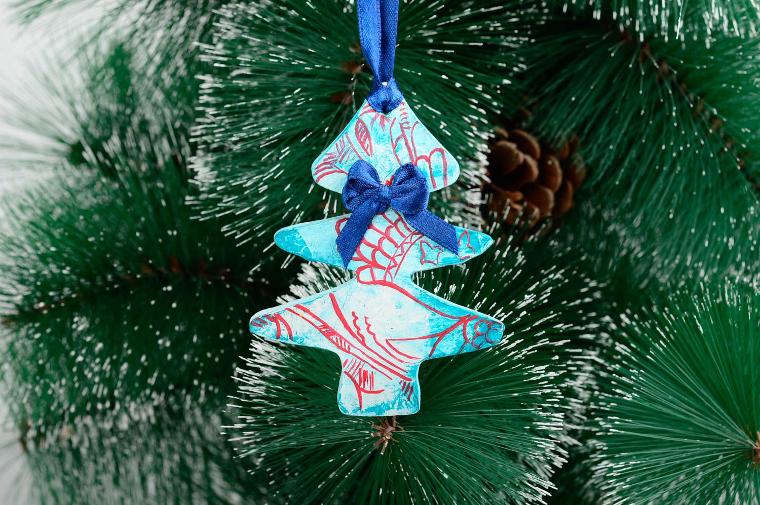 Игрушка на елку handmade декор для дома игрушка из глины расписная Елка голубая фото 1