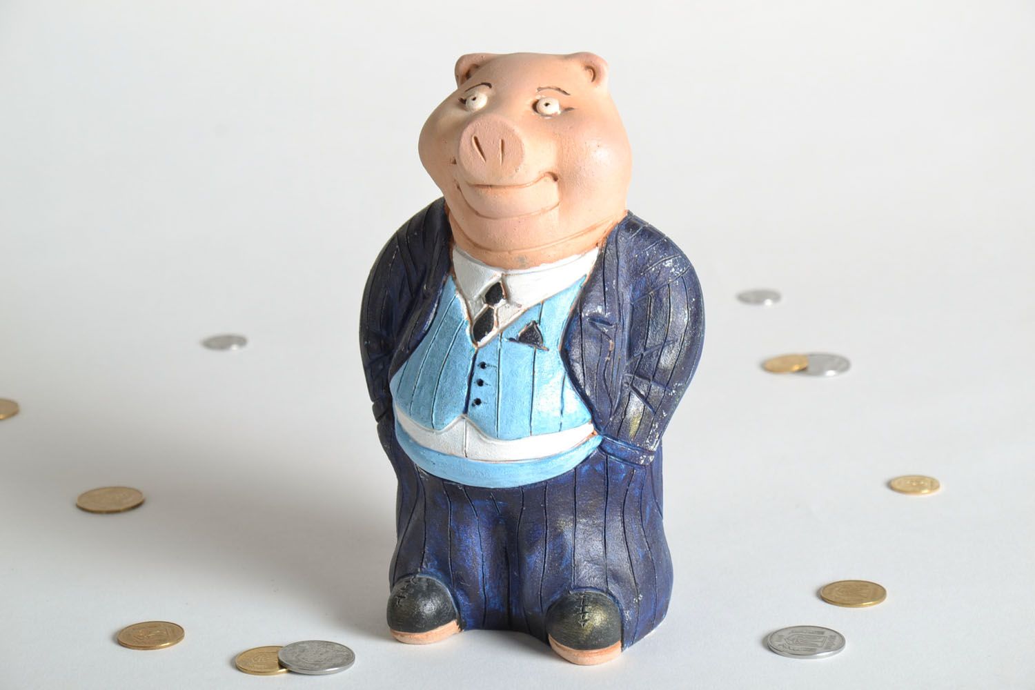 Money box in the shape of a pig photo 1