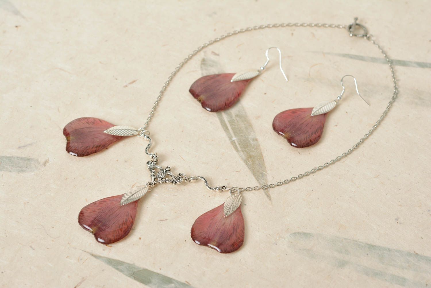 Handmade necklace and earrings with dried flowers coated with epoxy jewelry set photo 1