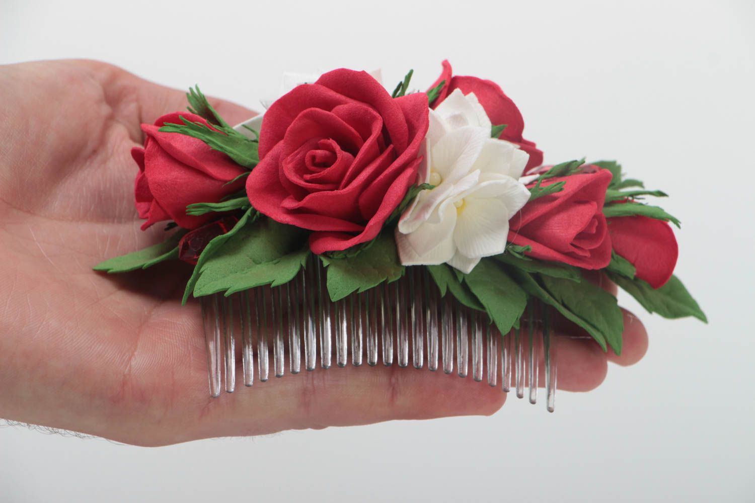 Handgemachter Haarkamm mit Blumen aus Foamiran in Rot und Weiß für Damen  foto 5