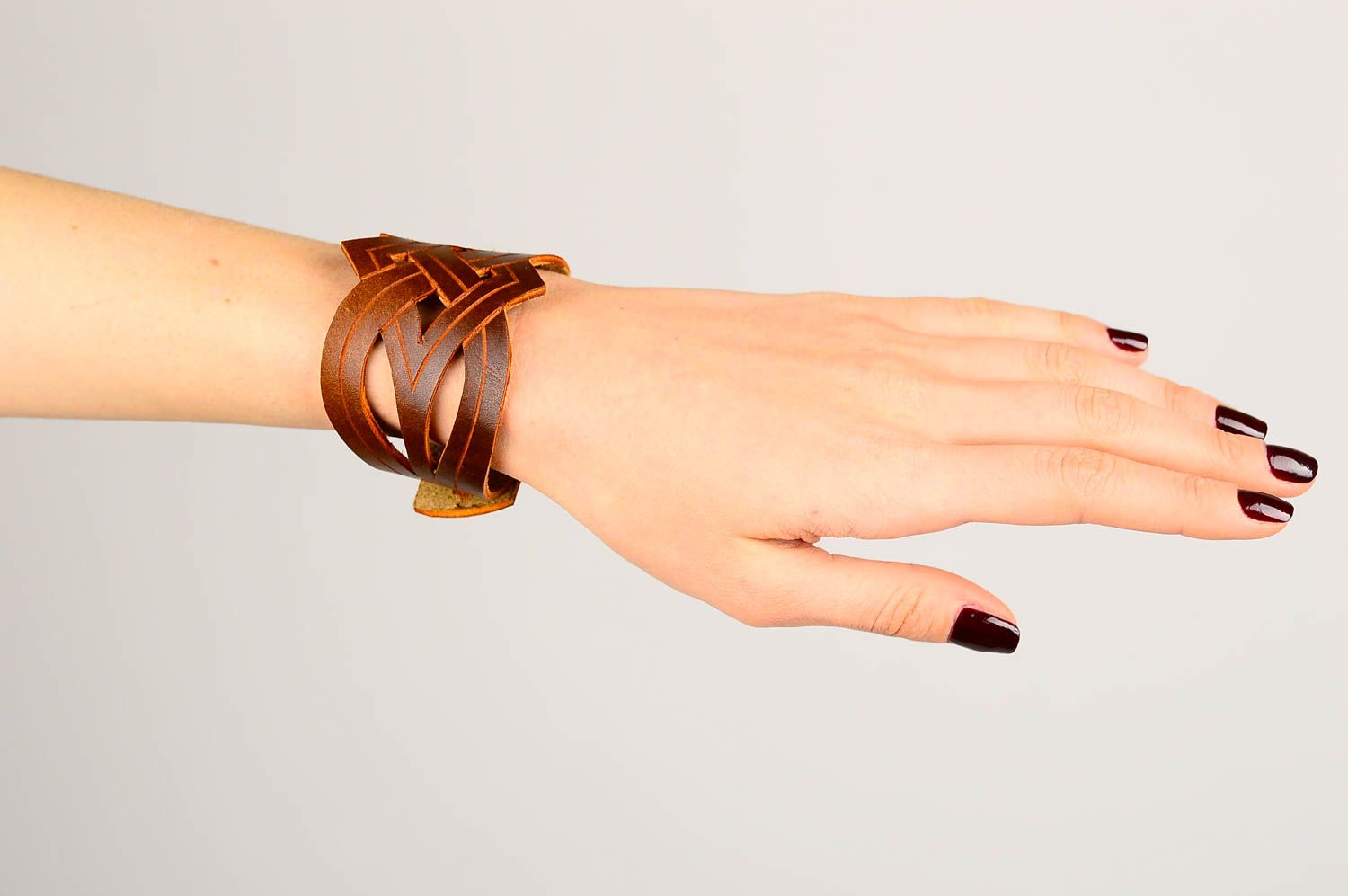 Bracelet cuir marron Bijou fait main large design élégant original Cadeau femme photo 1