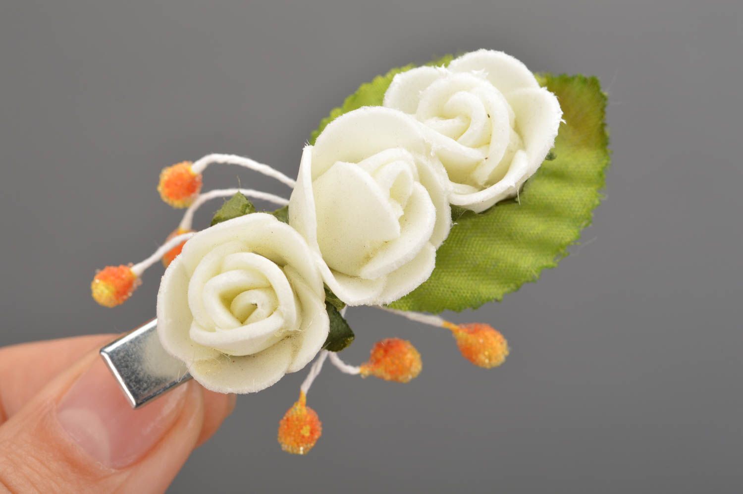 Kleine handgemachte Blumen Haarklammer für Kinder Rosen in Weiß und Grün foto 3