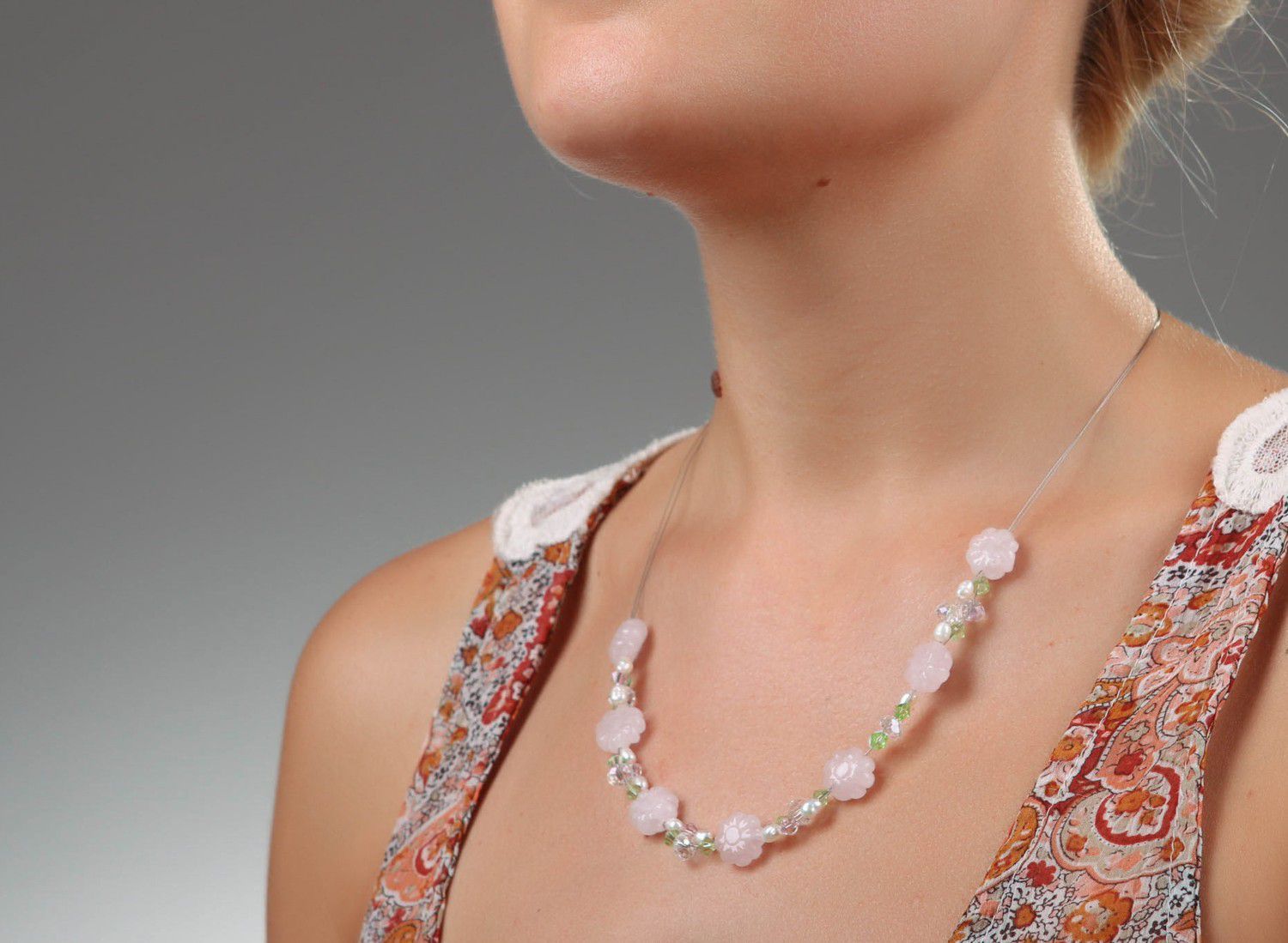 Precioso collar de cuarzo, perlas y cristal hecho a mano foto 3