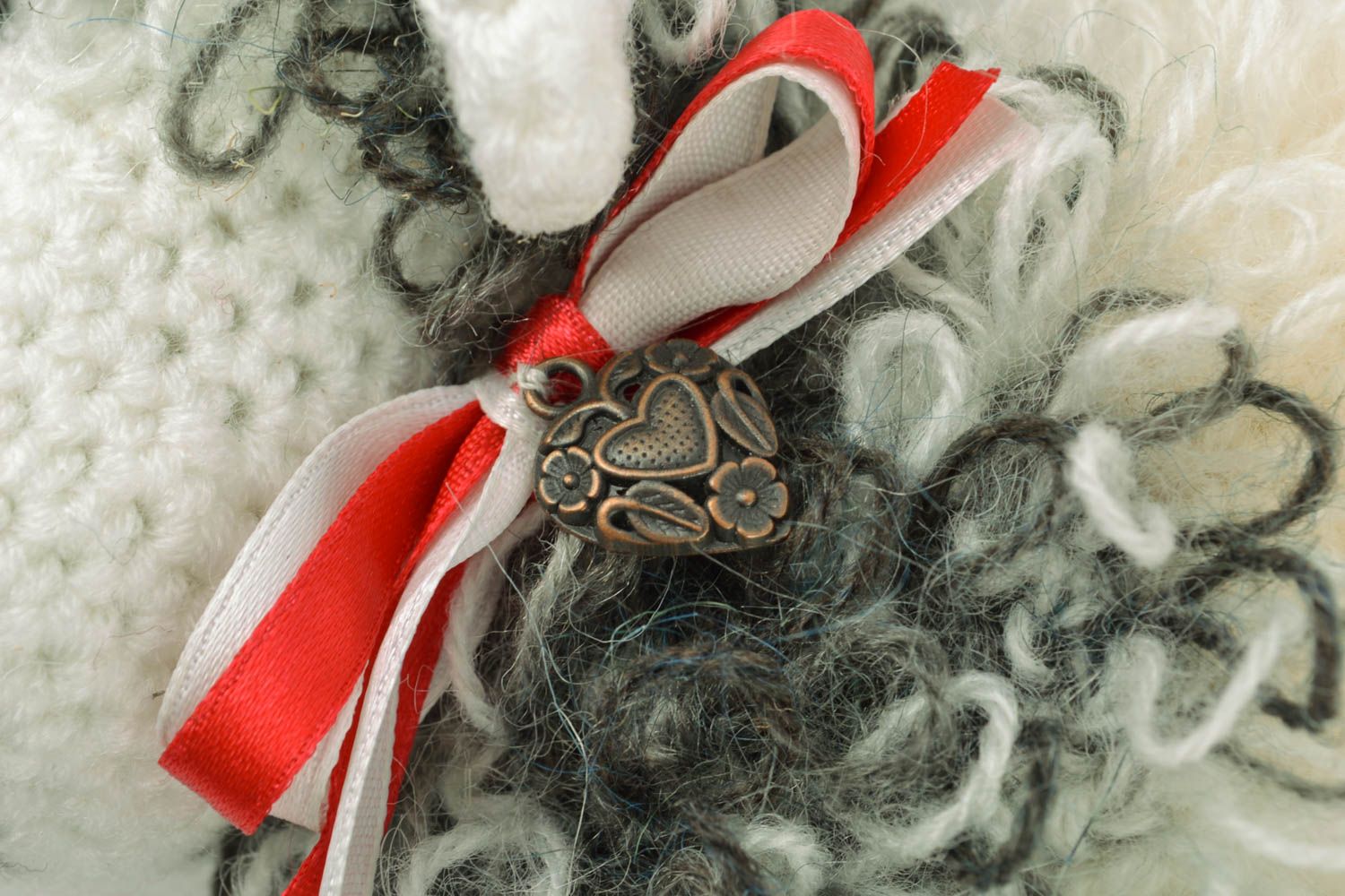 Giocattolo a maglia fatto a mano pupazzo morbido a forma di pecorella carina foto 4