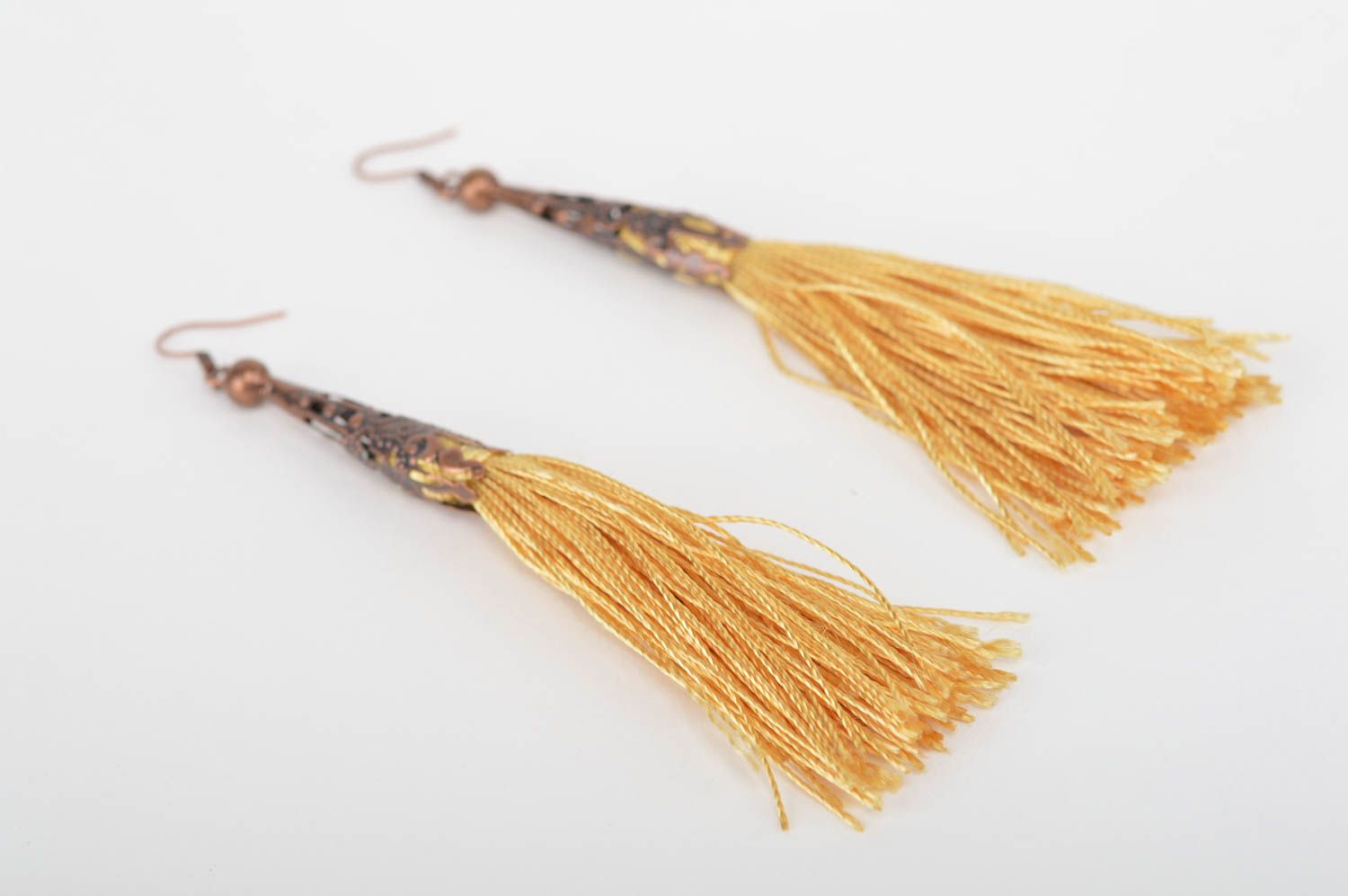 Металлические серьги ручной работы длинный с подвесками из ниток Золотой дождь фото 3