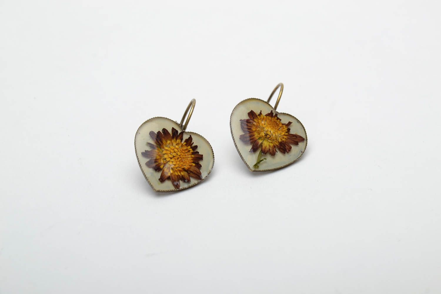 Earrings with natural flowers in epoxy resin Hearts on White Background photo 3
