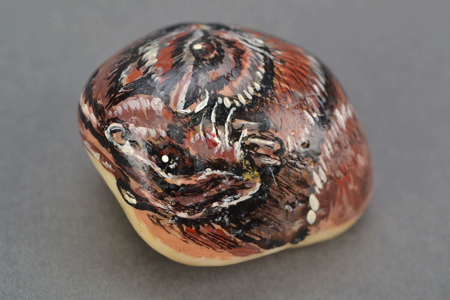 Камешек с росписью бурундук  фото 4