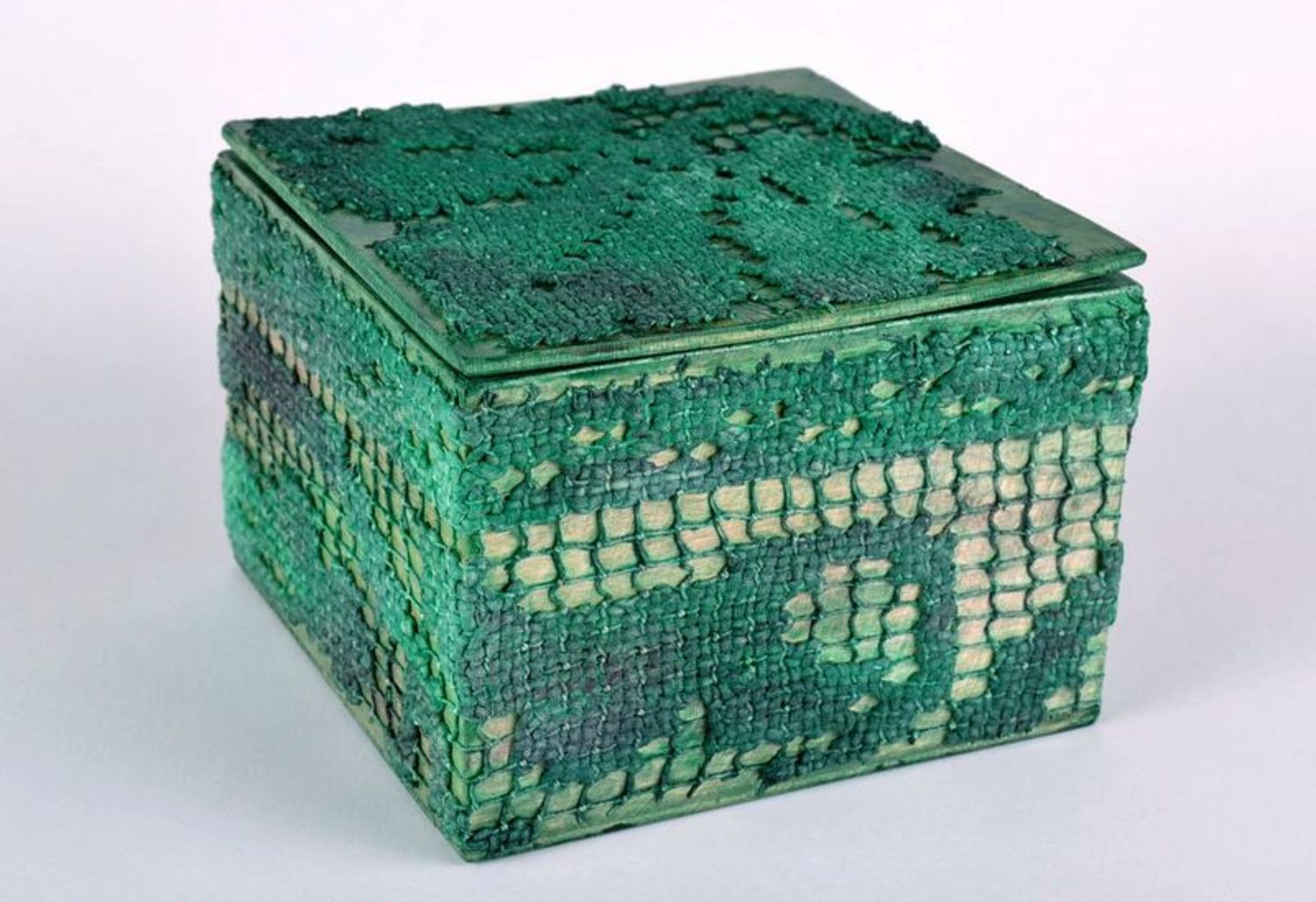 Green jewelry box with lace photo 1