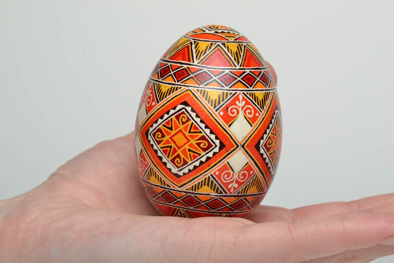 Пасхальное яйцо с росписью гусиное в восковой технике фото 5