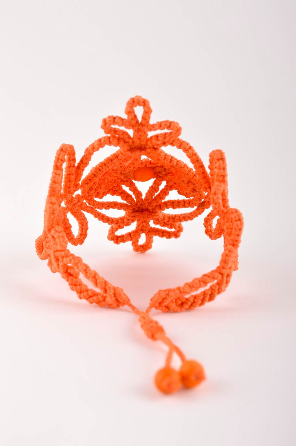 Модный браслет украшение ручной работы оранжевый украшение в технике макраме фото 4