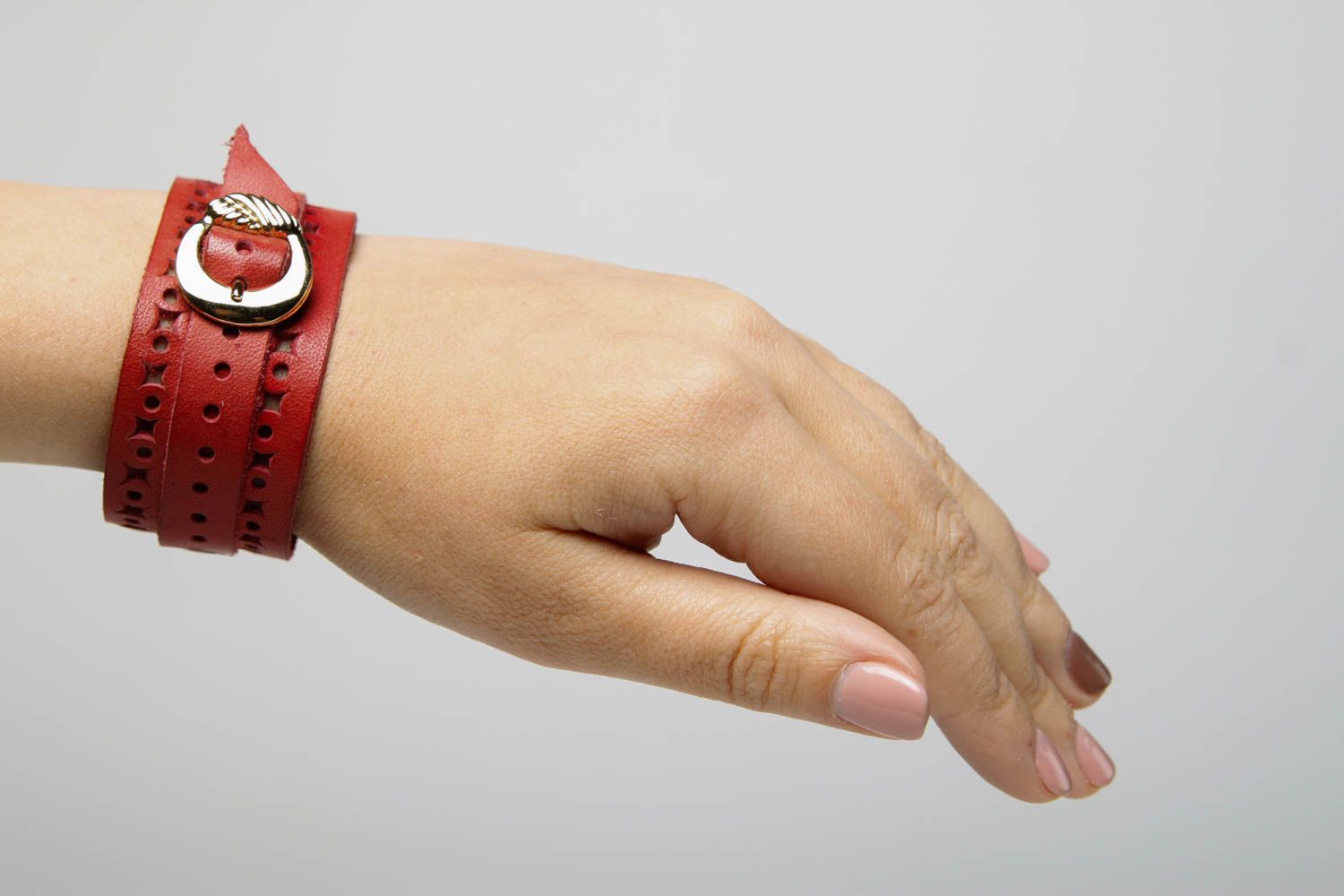 Bracelet cuir Bijou fait main large rouge design Accessoire en cuir original photo 2