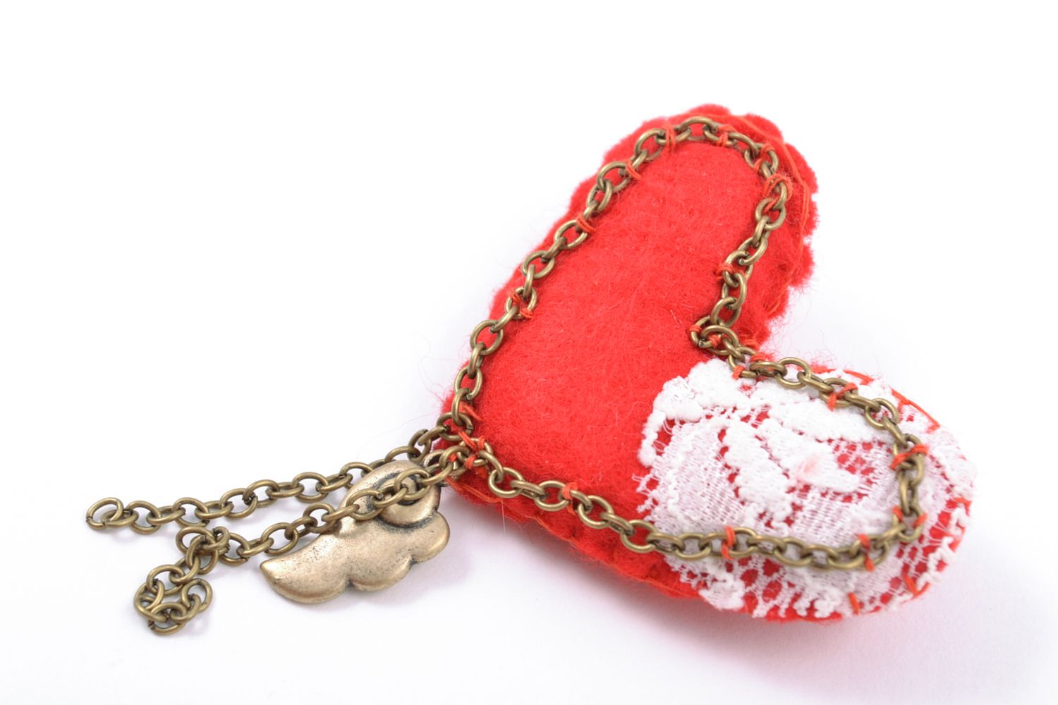 Broche en feutre rouge faite main originale cadeau pour femme Coeur avec clé  photo 3