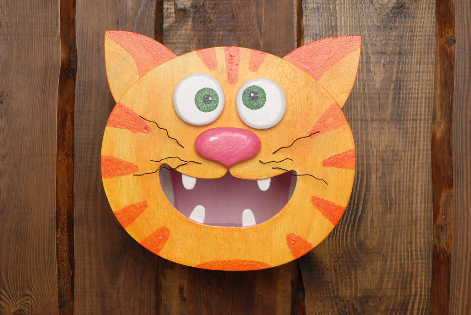 Nichoir en bois fait main original peint de créateur en forme de chat roux photo 3