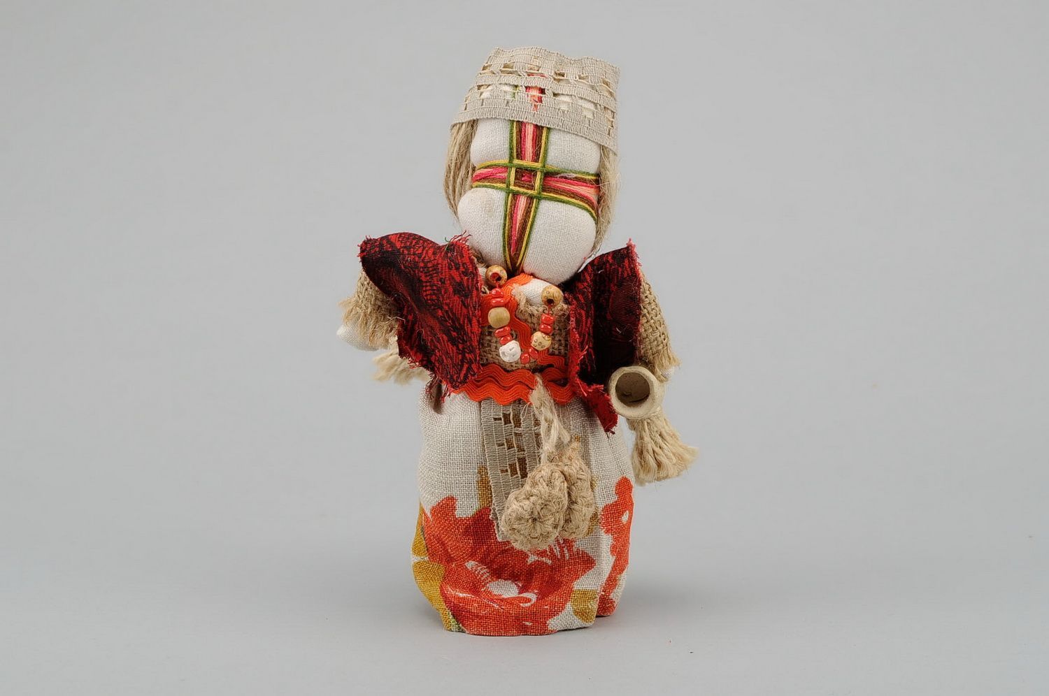 Bambola etnica di stoffa fatta a mano amuleto talismano giocattolo slavo lino foto 3