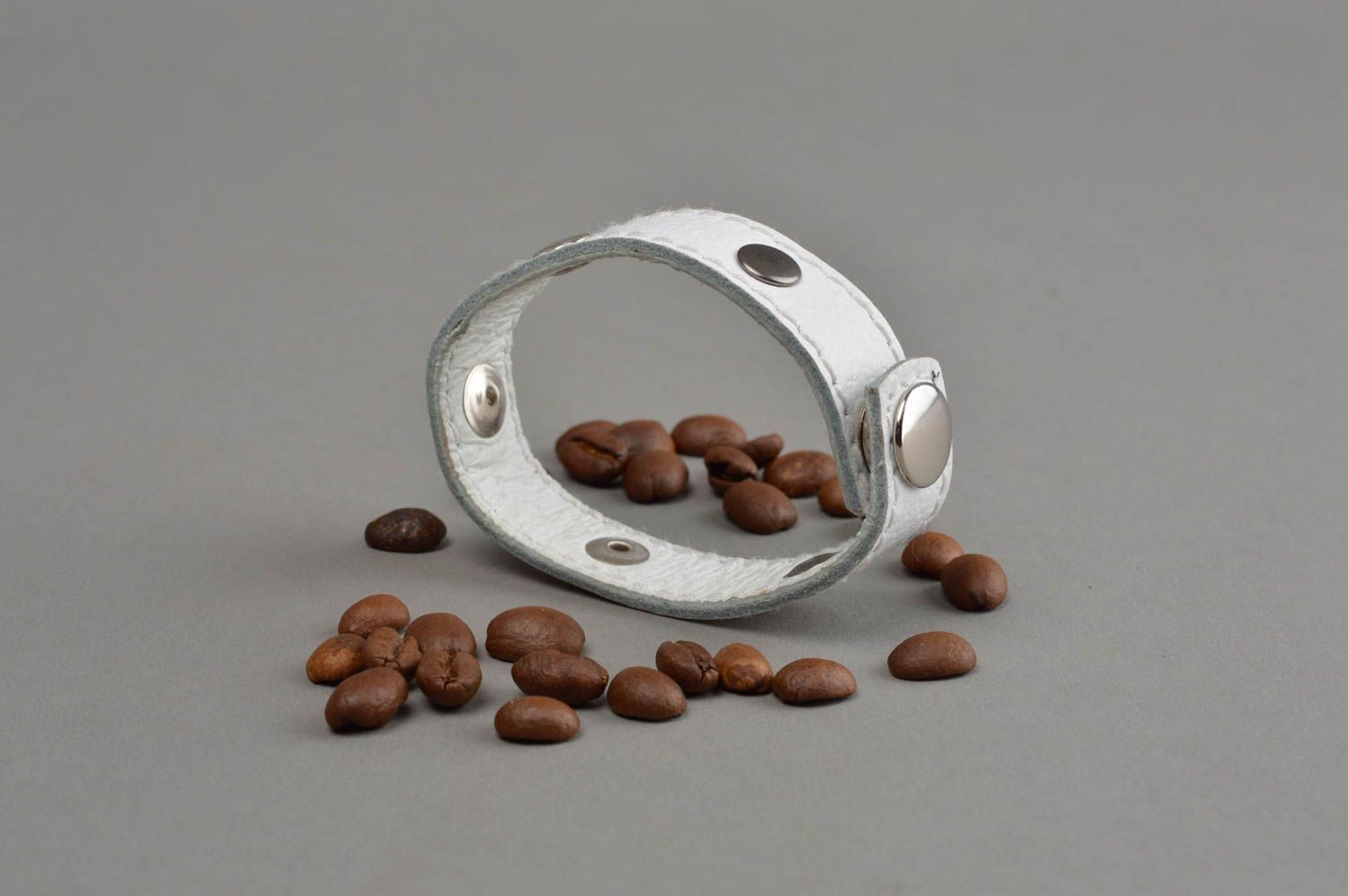 Bracelet en cuir naturel blanc avec hibou fait main design bouton-pression photo 1