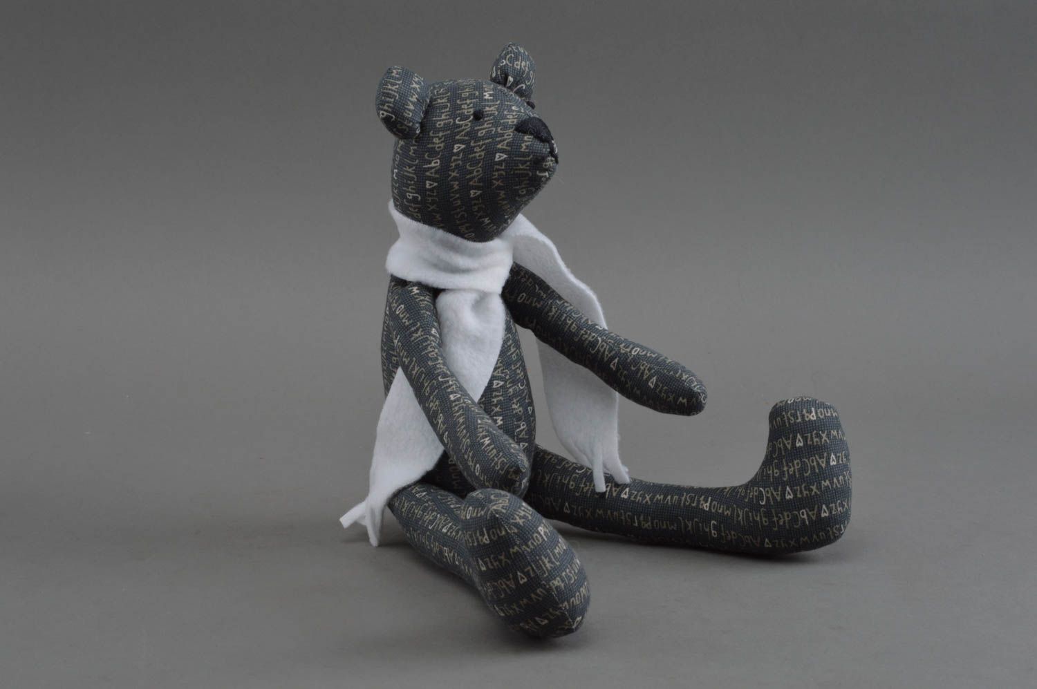 Тканевая мягкая игрушка ручной работы мишка с шарфом для детей и интерьера фото 4