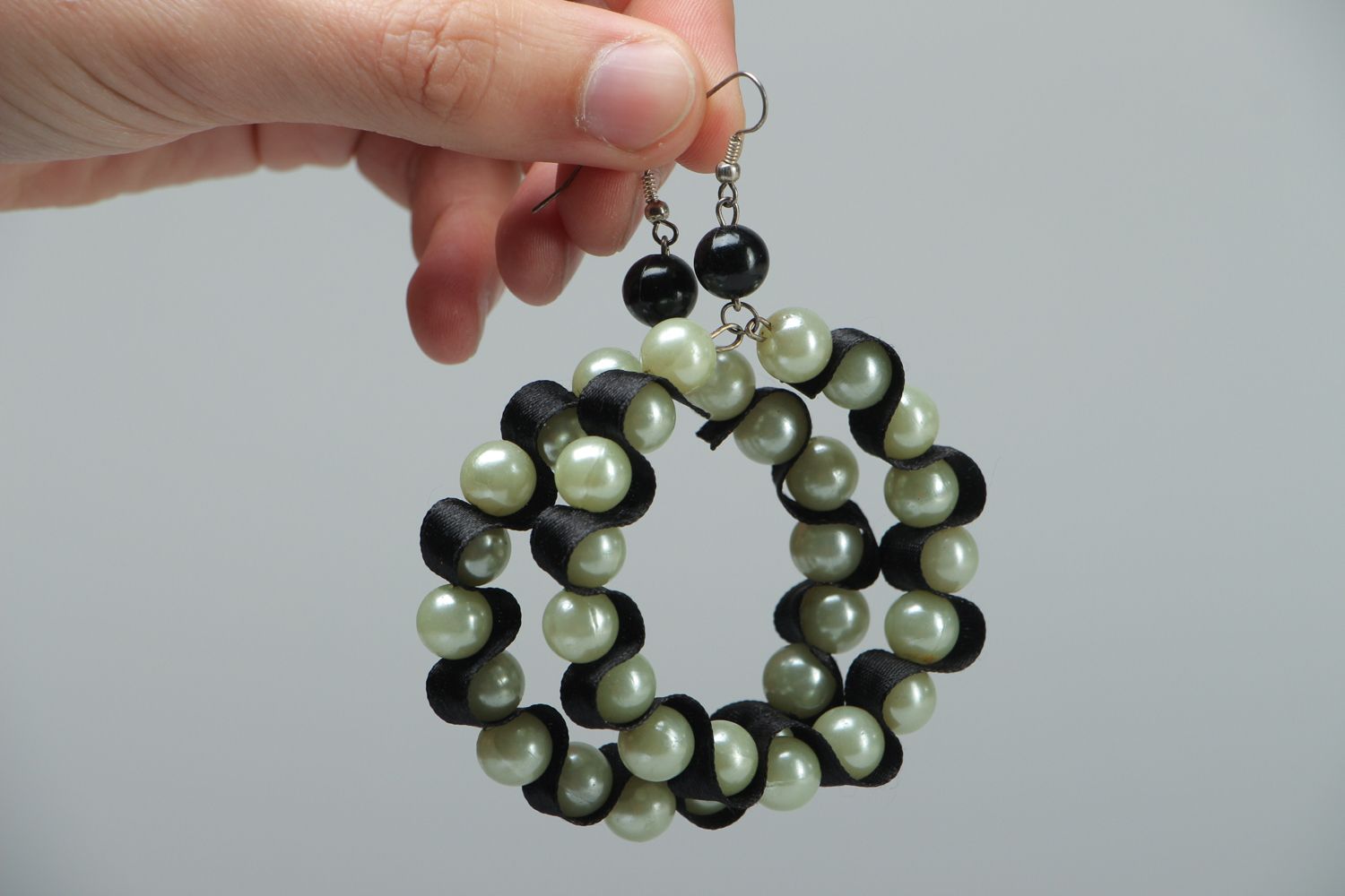 Large hoop earrings with pearl-like beads photo 3