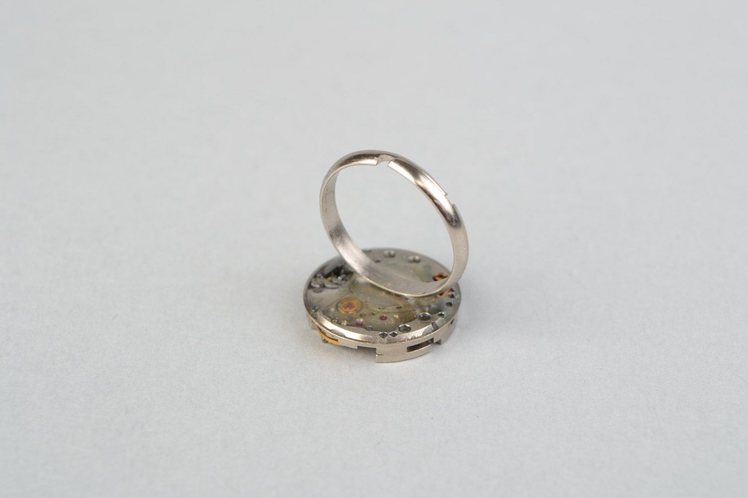 Круглое кольцо в стиле стимпанк с часовым механизмом ручной работы оригинальное фото 5