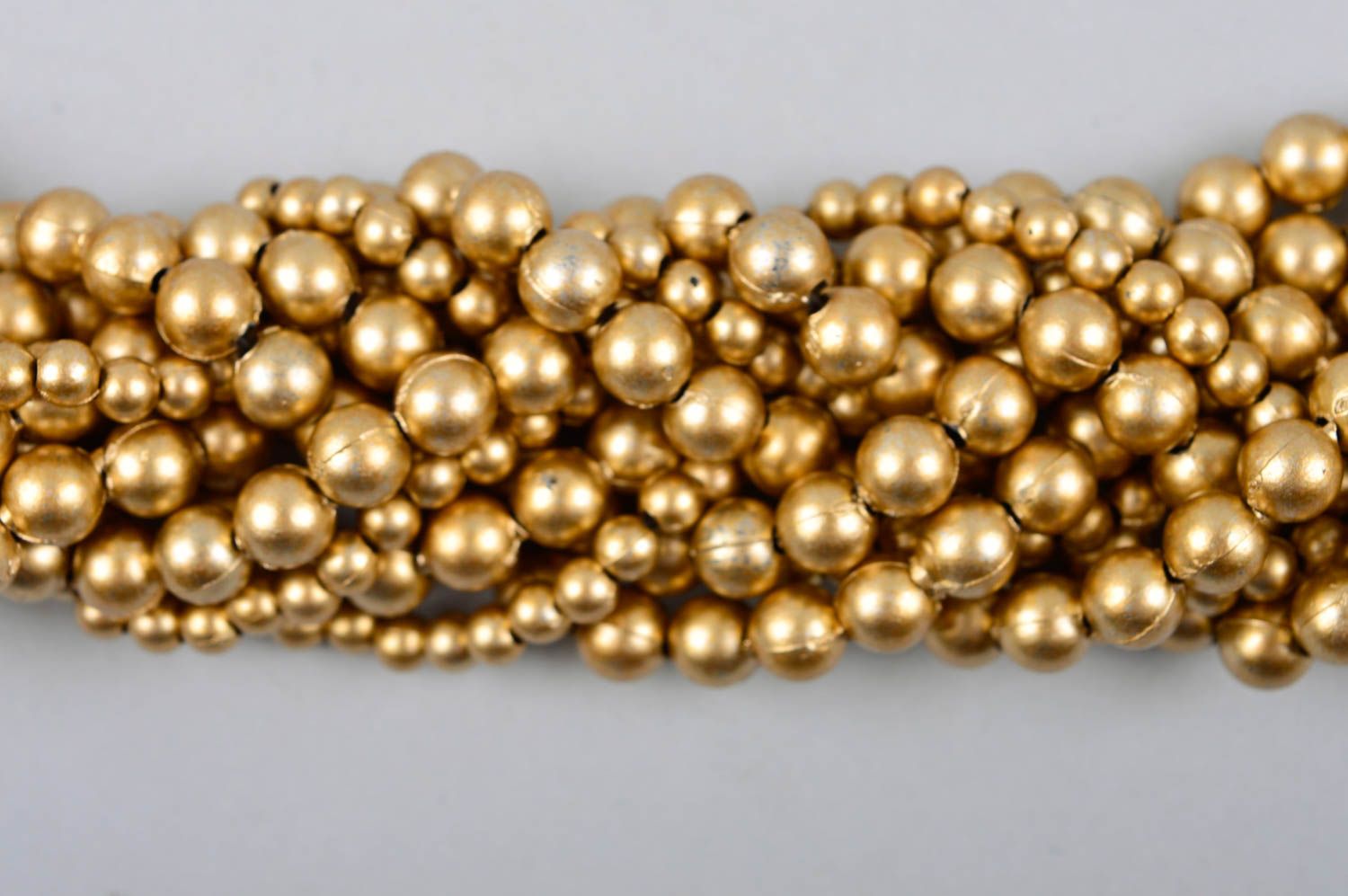 Ожерелье из бисера украшение ручной работы колье из бусин золотистого оттенка фото 4