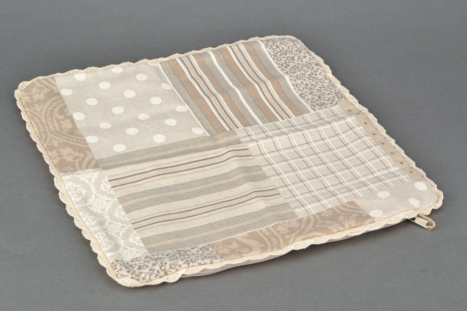 Taie d'oreiller en tissu de coton et polyamide avec dentelle faite main photo 1