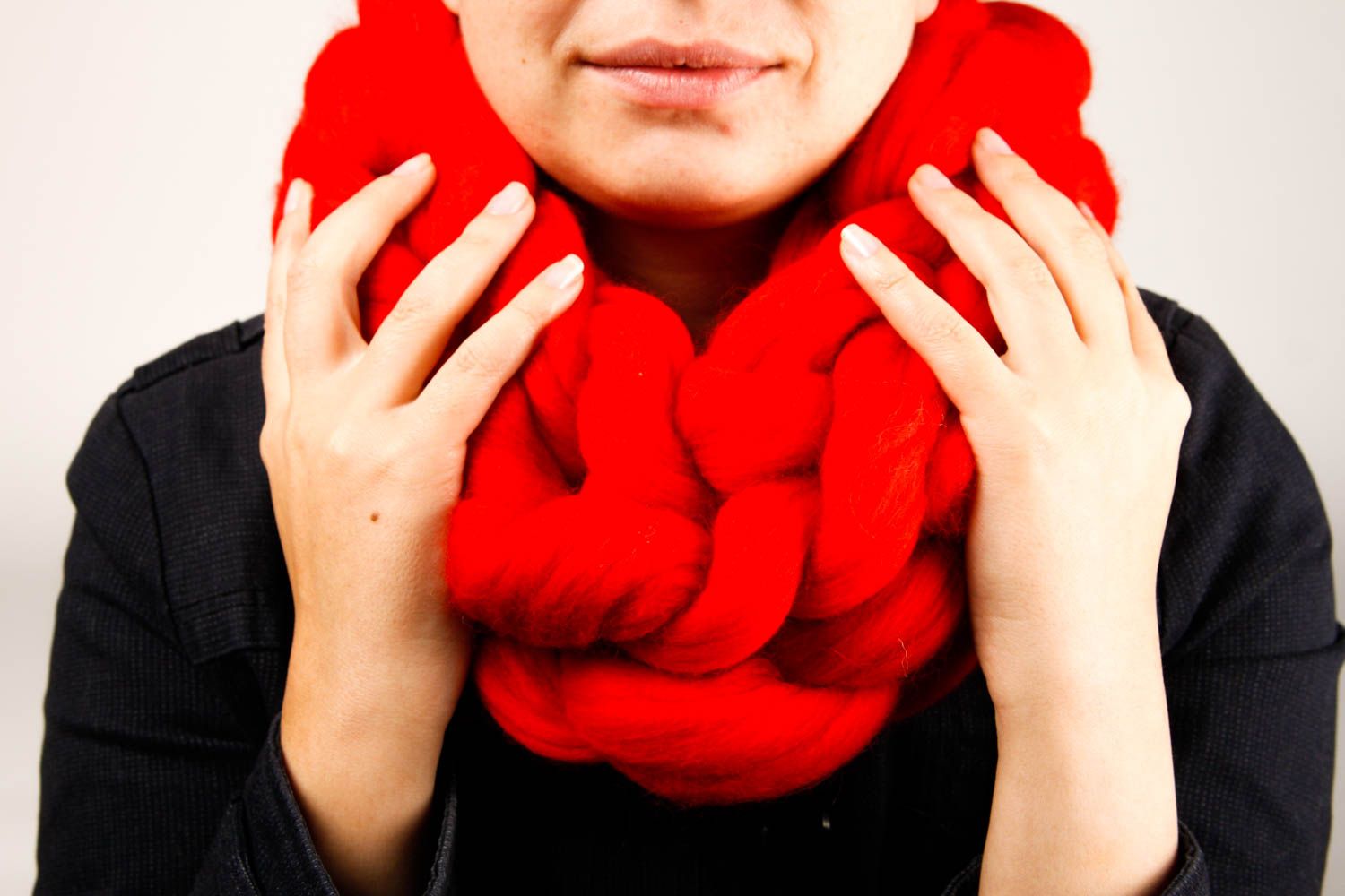 Алый шарф снуд ручной работы красный шарф хомут стильный вязаный шарф красивый фото 1