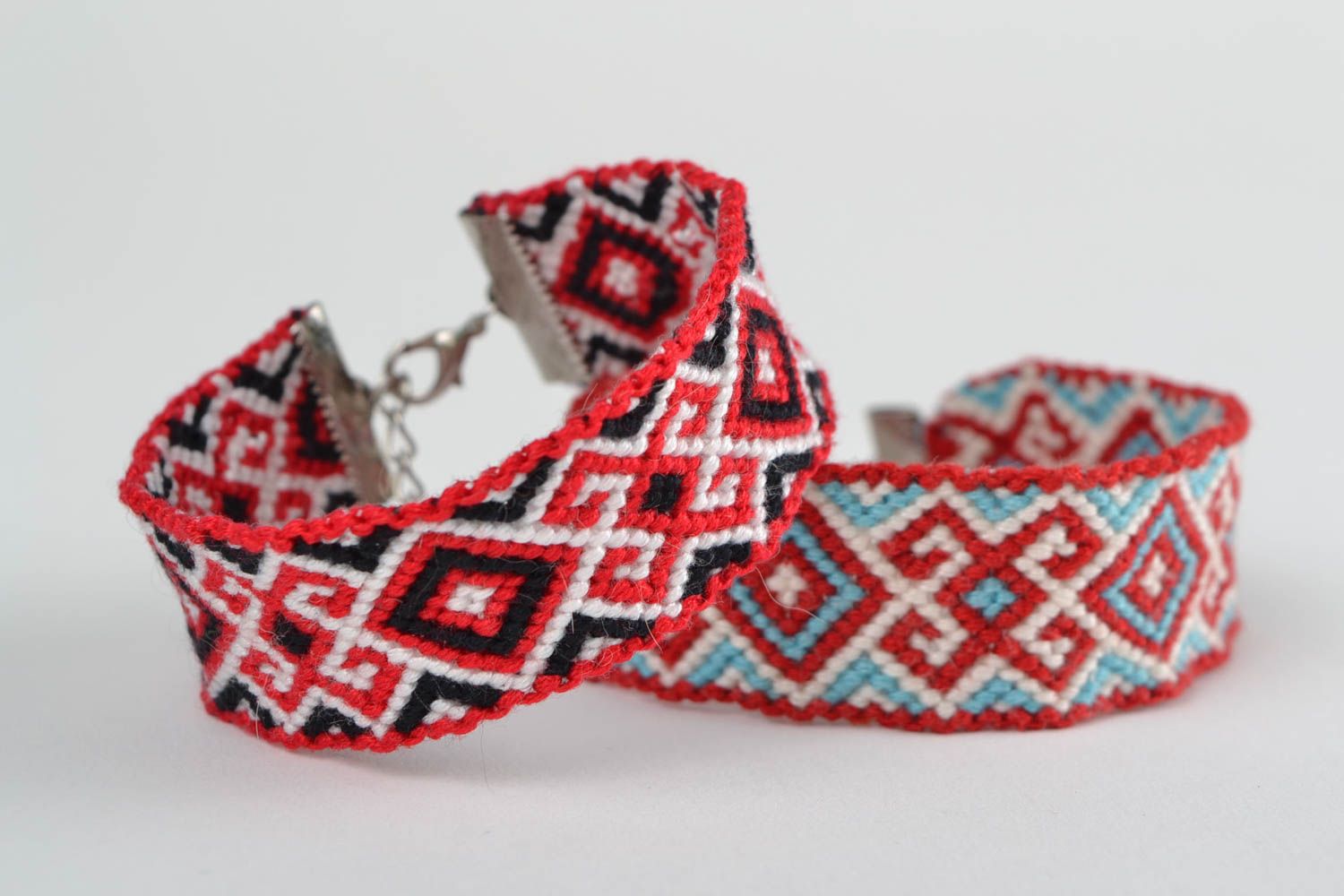 Handgemachte Armbänder aus Moulinefäden in Makramee Technik 2 Stück für Frauen foto 3