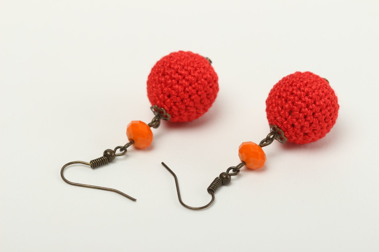 Handmade Designer Schmuck Accessoire für Frauen gehäkelte Ohrringe rot modisch foto 4