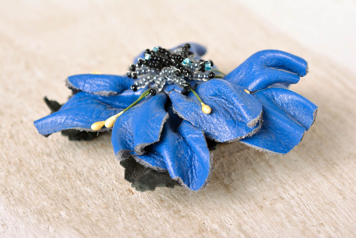 Broche fleur faite main Barrette cheveux bleu vrai cuir Accessoire femme photo 5