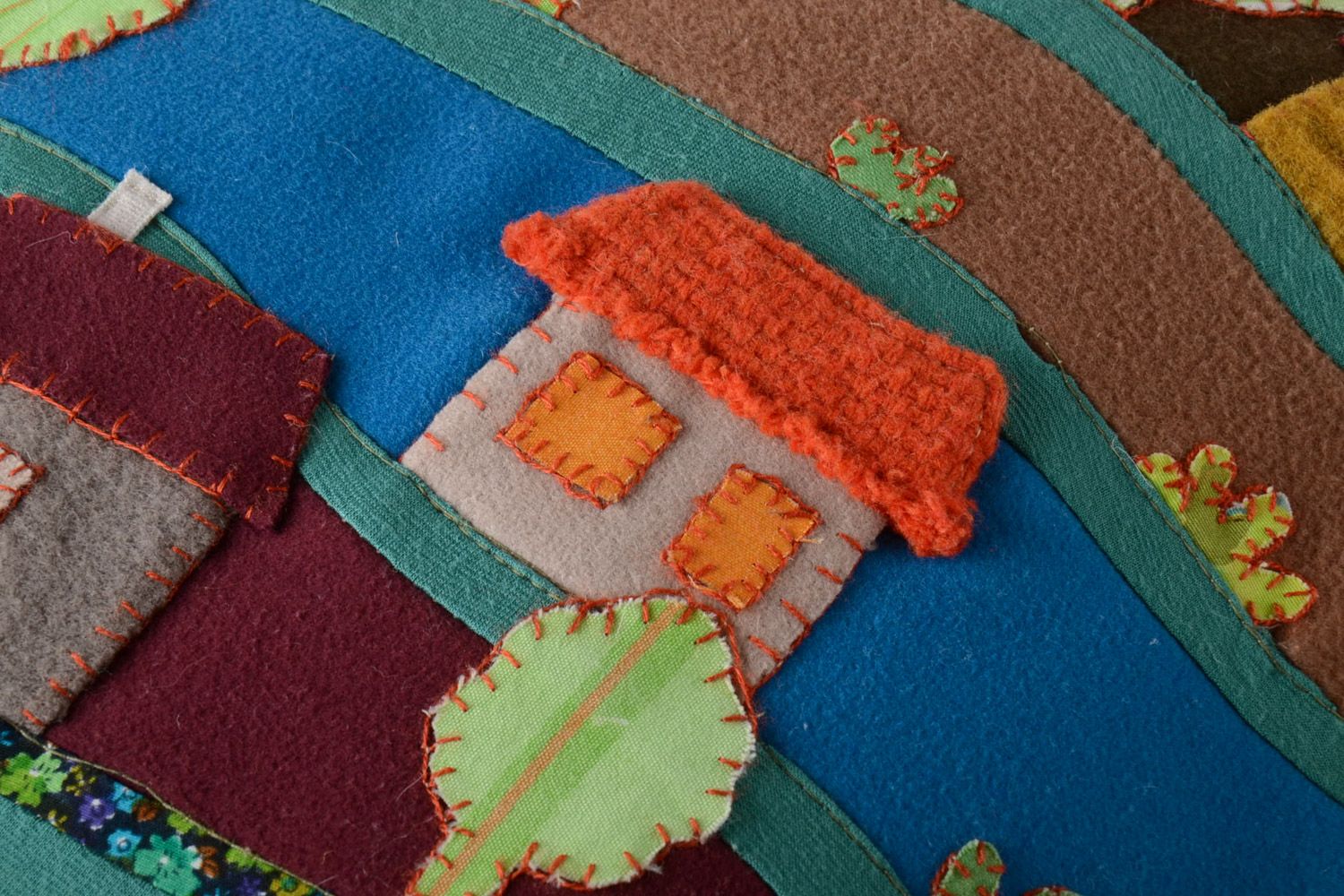 Coussin multicolore appliqué rectangulaire en tissu fait main chambre d'enfant photo 3