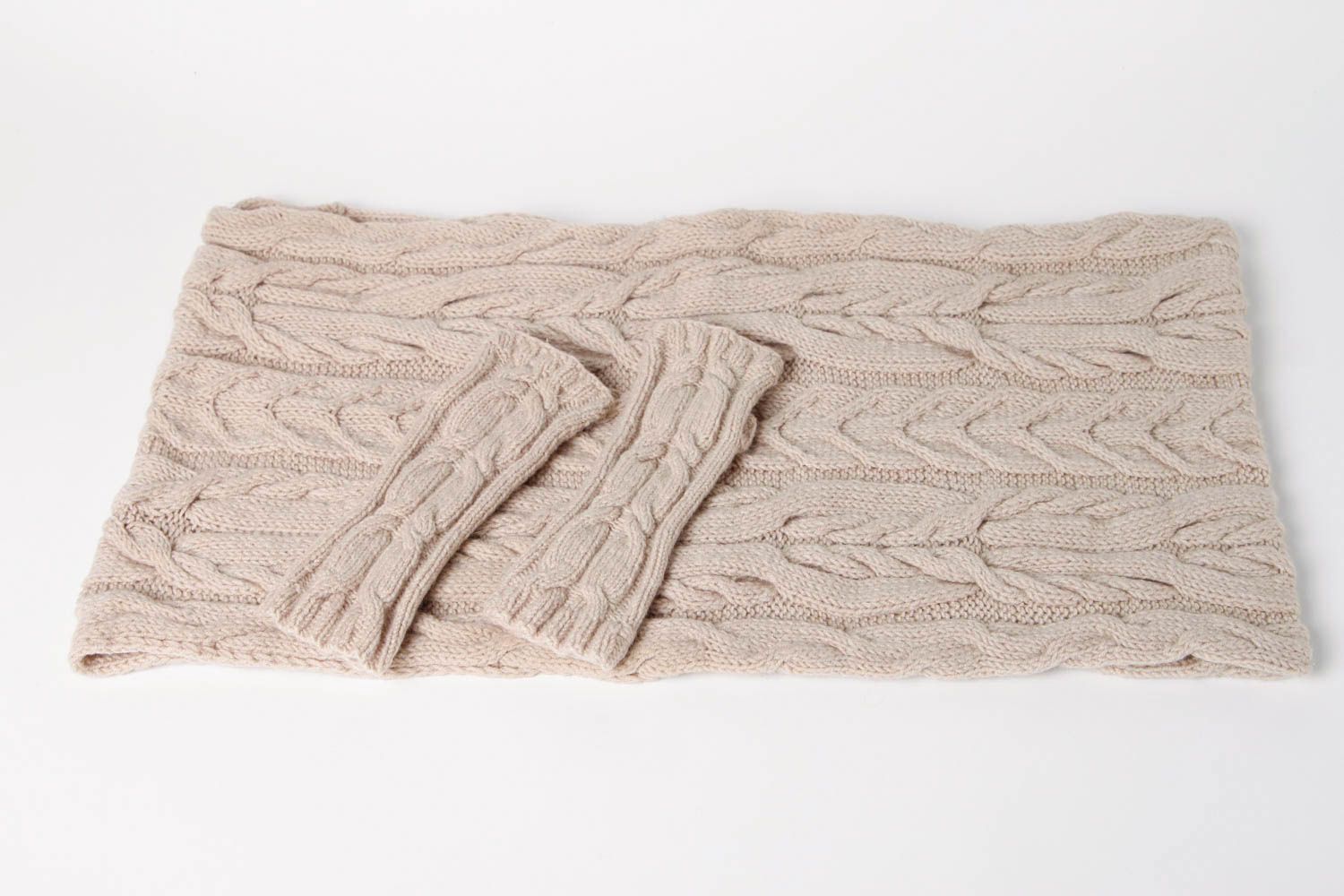 Шарф снуд ручной работы шарф хомут вязаные перчатки без пальцев светлые набор фото 8