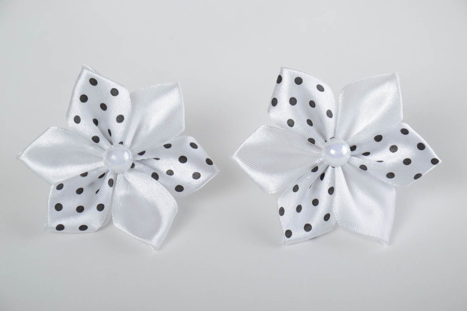 Set of 2 handmade white kanzashi satin ribbon flower hair ties for kids photo 5