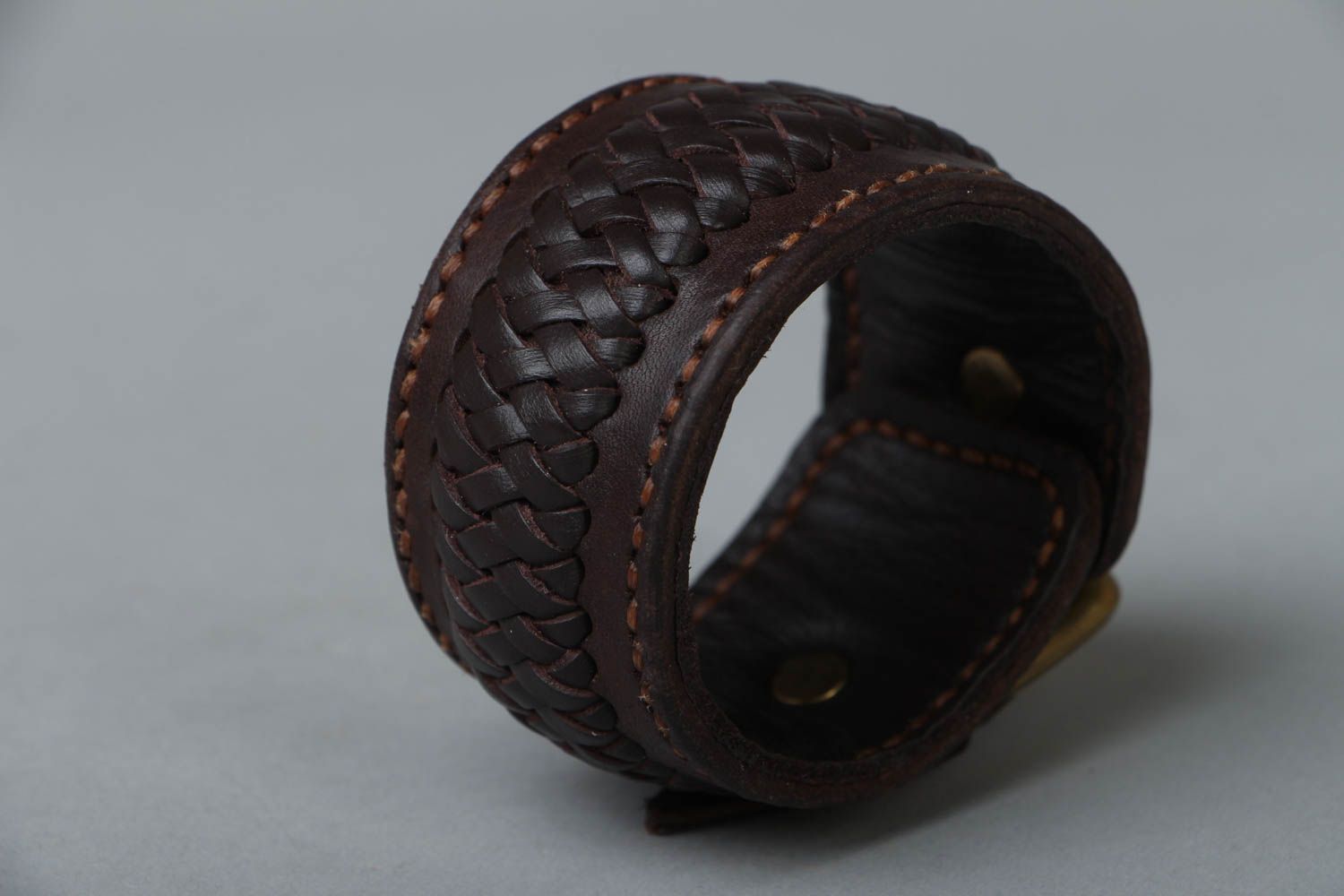 Large bracelet en cuir naturel fait main photo 3